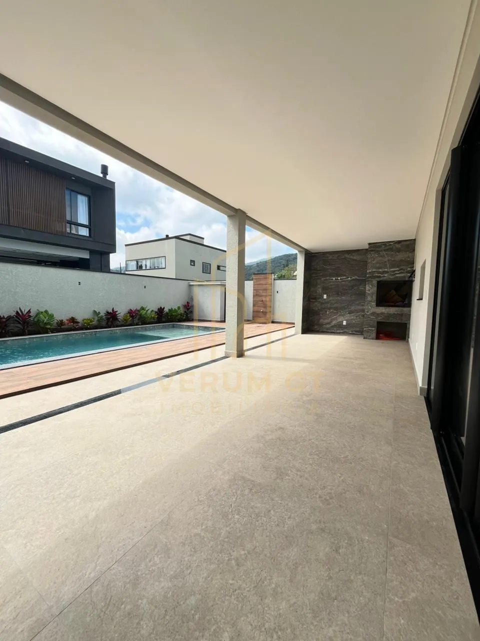 Residência exclusiva em condomínio fechado | 4 quartos | Arquitetura Moderna