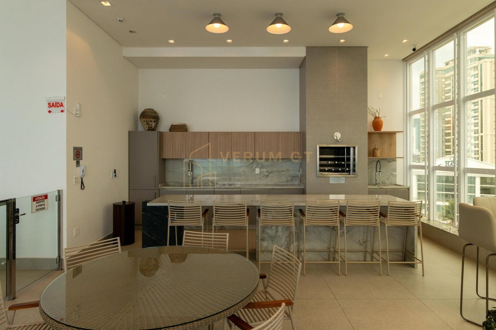 Apartamento com 4 Suites | Alto padrão | Meia Praia